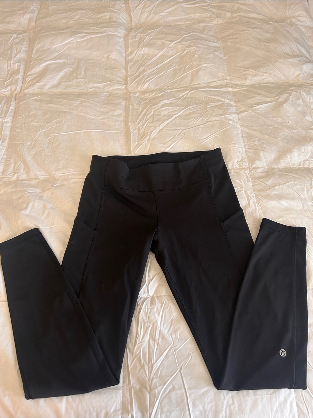 lululemon black leggings with side pockets and pouch with zipper